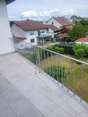 Bild 1 - Gepflegte 3-Zimmer-Wohnung in Straubing (Nähe Krankenhaus) - 75m² ohne Schrägen
