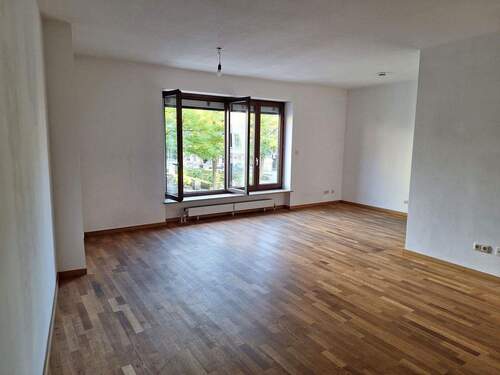 Wohnzimmer - Beste Lage,3 Minuten vom Starnberger See! Schöne 2-Zimmer-Wohnung in Starnberg