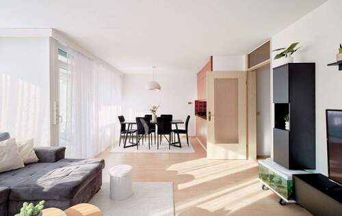 Wohn- und Esszimmer - 2 Zimmer Etagenwohnung zum Kaufen in Waiblingen