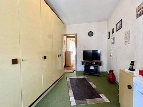 ANKLEIDE IM OBERGESCHOSS - 