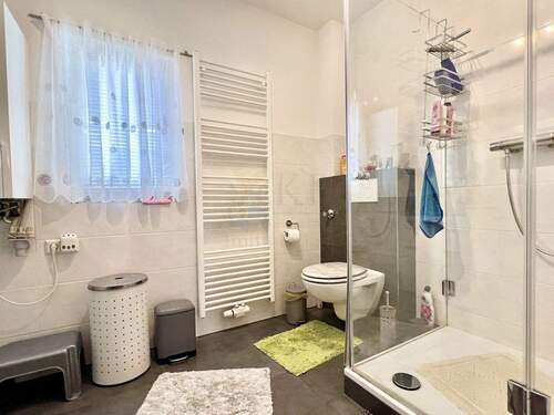 BAD IM OBERGESCHOSS - 