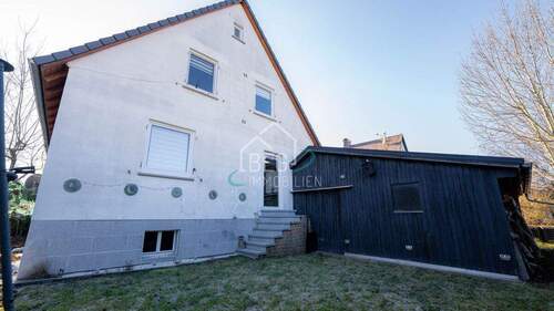 Aussenansicht hintern - 6 Zimmer Mehrfamilienhaus, Wohnhaus zum Kaufen in Crailsheim / Altenmünster