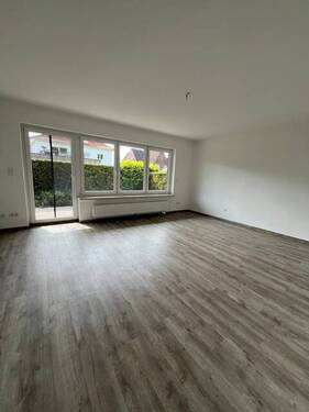 204 VM EH 2 EG rechts WZ - Sanierte 3 Zimmerwohnung im EG und OG mit EBK in sehr guter Lage ab sofort