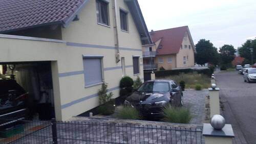 Haus/ Einfahrt Bereich - 