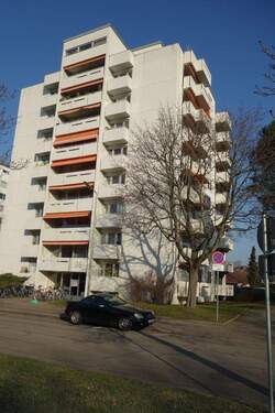 Süd-Ansicht - Renovierte 2-Zi.-Wohnung mit Lift und Balkon