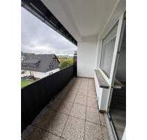 Erstbezug nach Sanierung - Leerstehende 3 Zimmerwohnung mit Windgeschützter Süd-Loggia! WE 3 - Gummersbach / Strombach