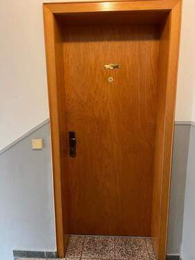 Wohnungseingangstür_1.OG_Links_WE_3 - Etagenwohnung mit 71,70 m² in Gummersbach / Strombach zum Kaufen