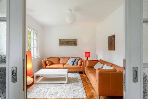 Wohnzimmer - 6 Zimmer Einfamilienhaus zum Kaufen in Potsdam