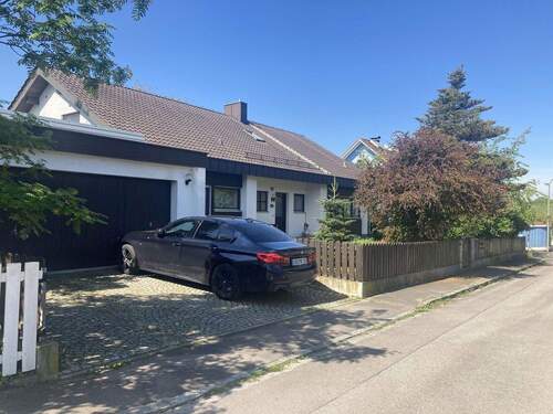 Nordseite / Garage / Eingang - 