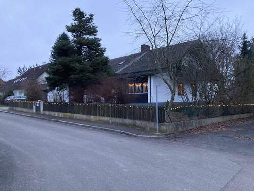 Weihnachtsvilla - 7 Zimmer Einfamilienhaus zum Kaufen in Schrobenhausen