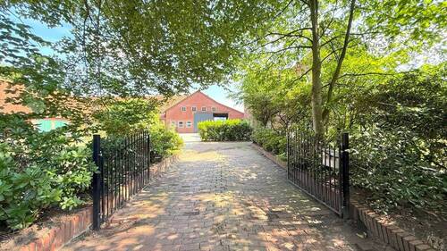 Einfahrt - 6 Zimmer Einfamilienhaus zum Kaufen in Barnstorf