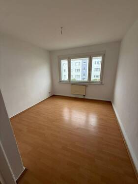 Schlafzimmer - 3-Zimmer-Wohnung mit separater Küche und Badewanne, renoviert, ab sofort
