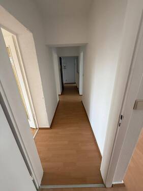 Flur - Etagenwohnung mit 60,00 m&sup2; in Beilrode zur Miete