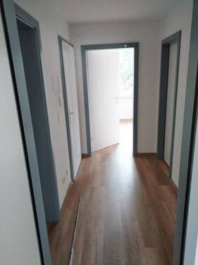 Flur) - 2 Zimmer Etagenwohnung zur Miete in Burkhardtsdorf / Meinersdorf