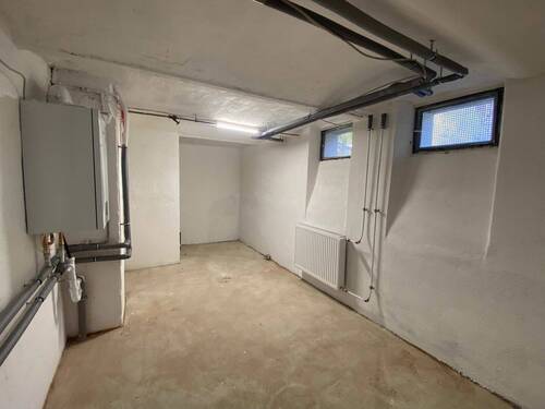 Keller m Fenster - 