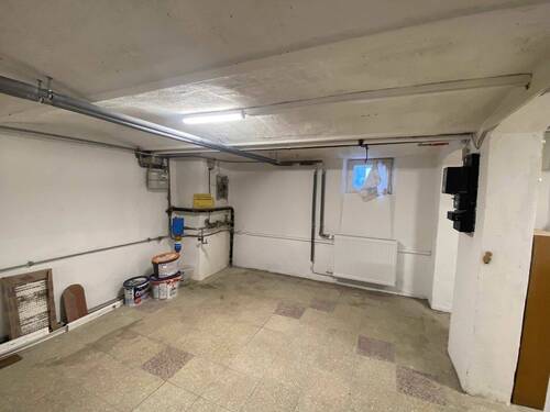 Keller m Fenster 1 - 