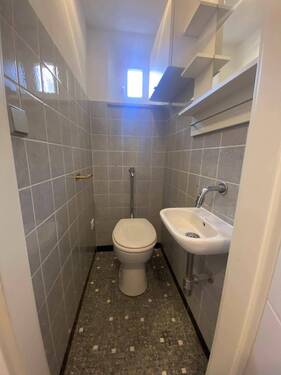 EG WC - 