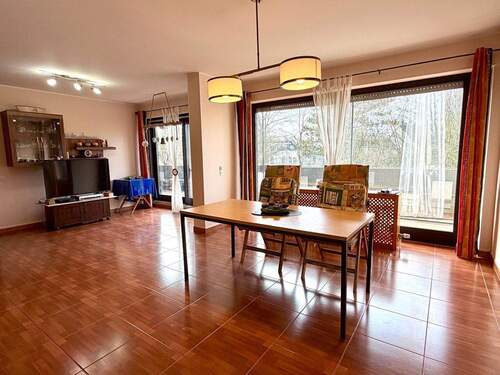 Wohnzimmer - 4 Zimmer Etagenwohnung zum Kaufen in Düsseldorf