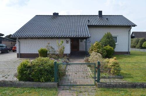 Ansicht Eingang - 4 Zimmer Einfamilienhaus zum Kaufen in Asendorf