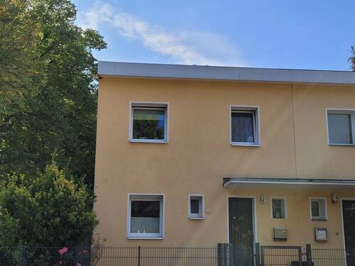 Hausansicht - Doppelhaushälfte mit 150,00 m² in Berlin zum Kaufen