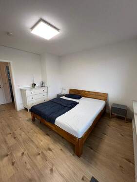 Schlafzimmer_1.OG_Rechts_WE_4 (1) - 