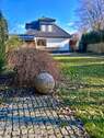 Sitzecke hinten im Garten aus Granit - 