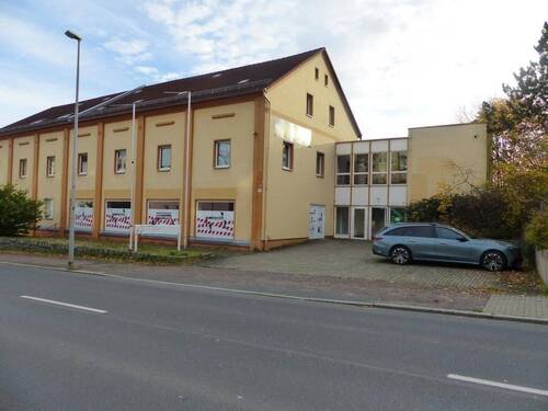 Hausansicht - Vielseitig nutzbares Wohn-und Geschäftshaus in Oschatz zu verkaufen