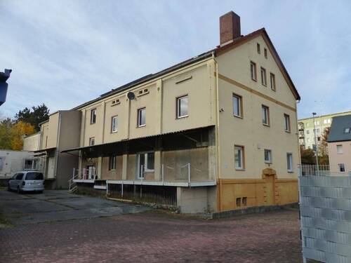Haus Rückansicht - Mehrfamilienhaus, Wohnhaus in Oschatz