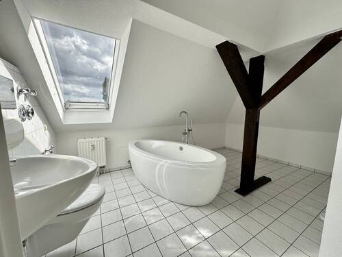 freie WE 70 m² Bad Dachgeschoss - 