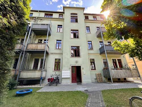 Eingang zum Haus - 5 Zimmer Etagenwohnung zum Kaufen in Dresden