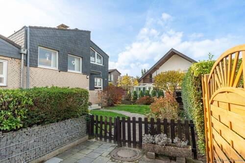 Außenansicht - Platz für Familie & Ideen - top gepflegtes Split-Level-Endhaus mit Wintergarten in Mülldorf