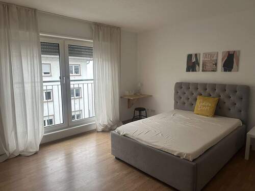 Zimmer 1 - 2 Zimmer Etagenwohnung in Mannheim