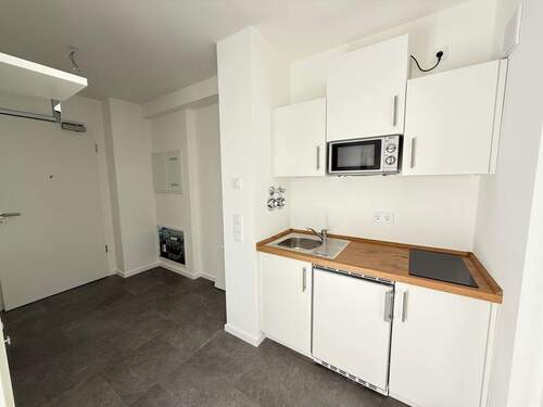 Einbauküche und Stellflächen - 