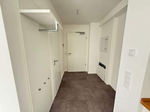 großer Eingangsbereich - 