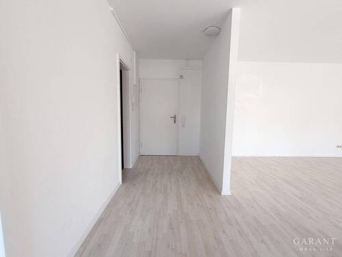 Flur - Ideal für Wohnen oder Büro - modernisierte 2 Zimmer-Einheit zu vermieten
