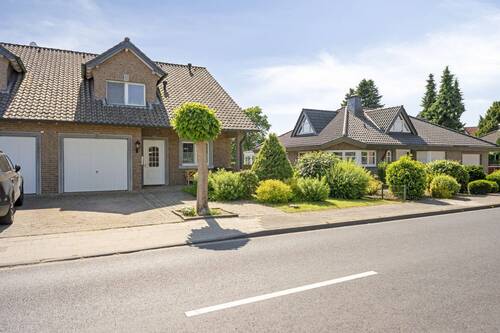 WWW.BOUWENS.DE - 4 Zimmer Doppelhaushälfte in Gangelt
