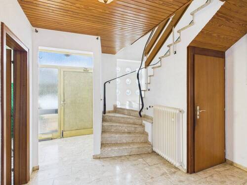 Diele - 6 Zimmer Einfamilienhaus zum Kaufen in Sinspelt