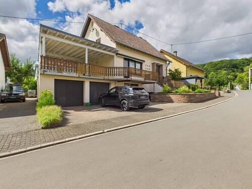 Hausfront - 