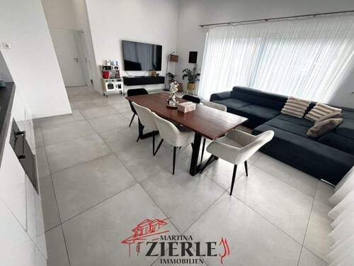 1- Wohnzimmer - Top Preis! Fast neu! 3,5 Zi.- Wohnung, neuwertig, exkl. Ausstattung, KFW 70, FBH, sehr großer Balkon