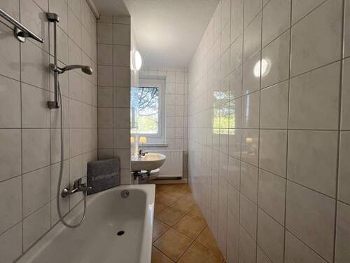 Badezimmer - Etagenwohnung mit 71,60 m&sup2; in Chemnitz zur Miete