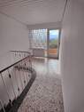 Treppenhaus Obergeschoss mit Ausgang Balkon - 