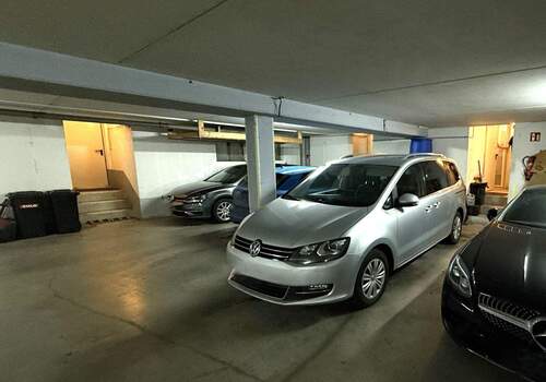 Tiefgarage mit Zugang ins Haus - 