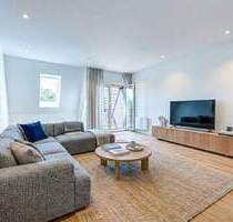 Sonnige Dachgeschossidylle: Frisch modernisierte 2-Zimmer-Wohnung mit Süd-Terrasse & Blick ins Grüne - Berlin Mariendorf