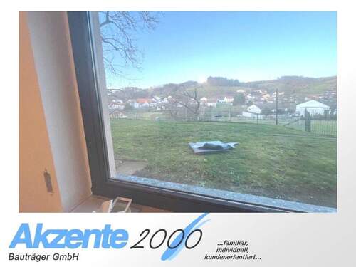 Blick Wohnzimmer - Etagenwohnung mit 90,00 m&sup2; in Mörlenbach zur Miete