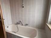 Bad mit Badewanne - 
