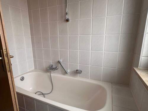 Bad mit Badewanne - 
