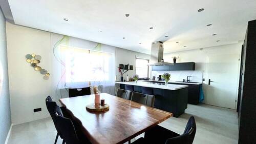 Offene Küche und Essbereich - Einfamilienhaus mit 240,00 m&sup2; in Wenden / Hillmicke zum Kaufen