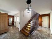 Eingangsbereich / Treppe - 