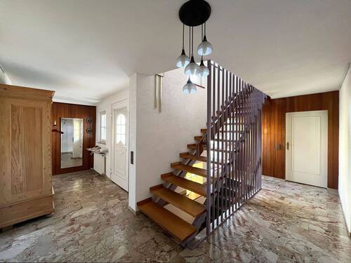 Eingangsbereich / Treppe - 