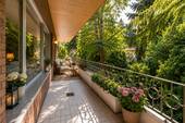 Langer, sonniger Balkon mit einladender Atmosphäre - 6 Zimmer Einfamilienhaus in Bochum